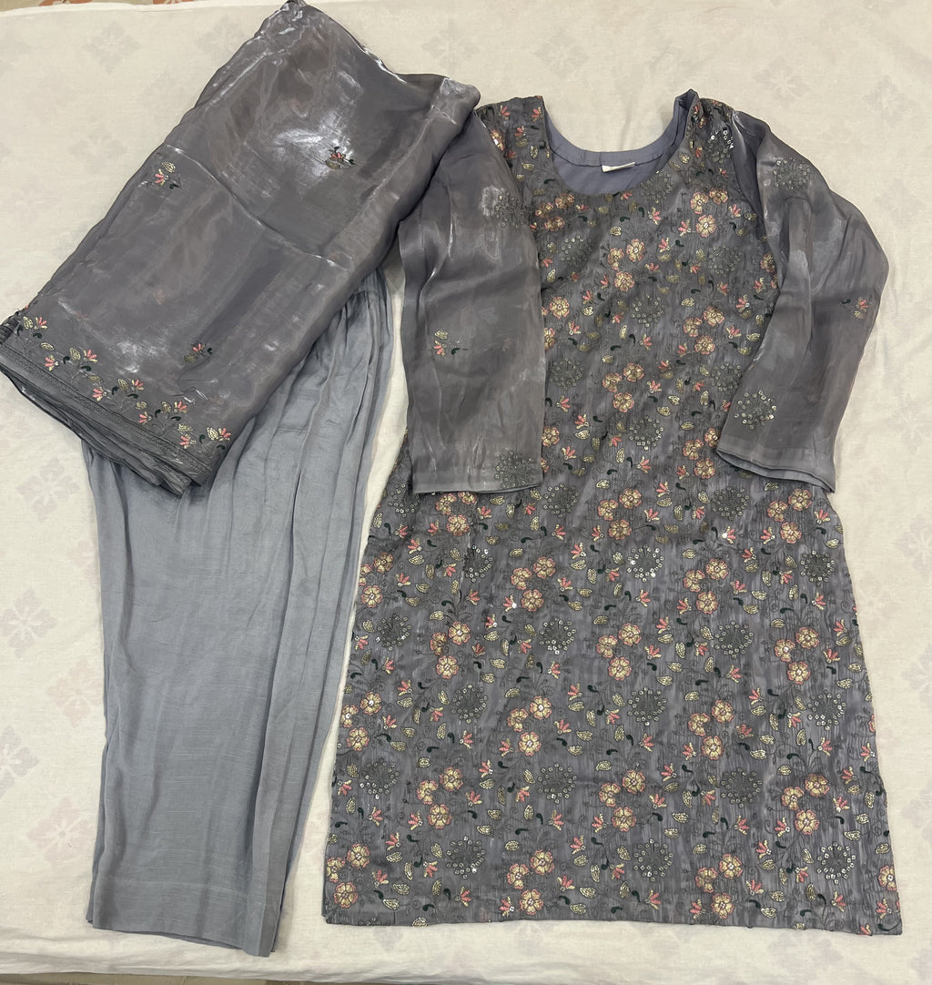Sunehri Mist : Dove Grey Floral Embroidered Three-Piece Suit
